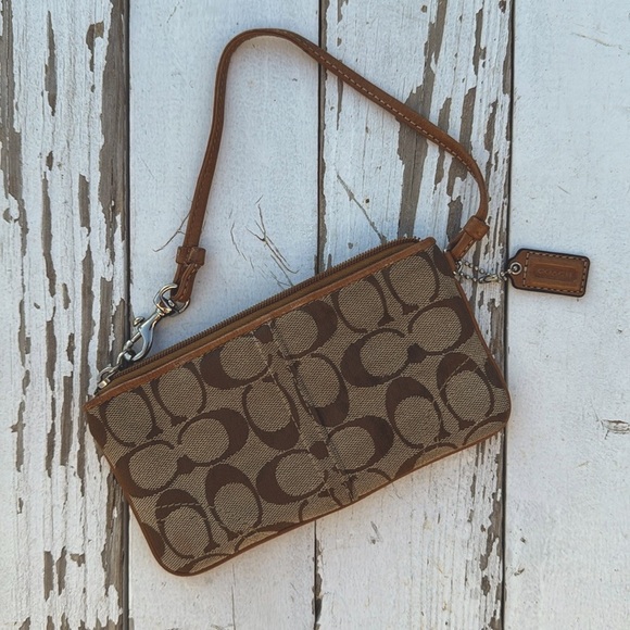 Original Coach Leatherette Classic Wallet Wristlet - Picture 4 of 5